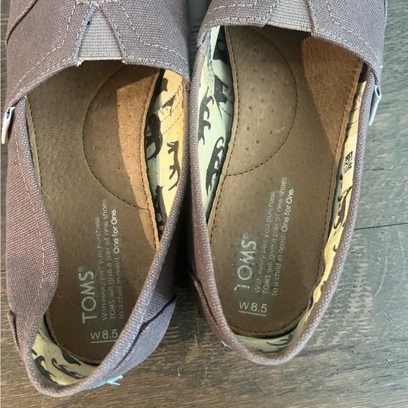 TOMS - Picture 4 of 8